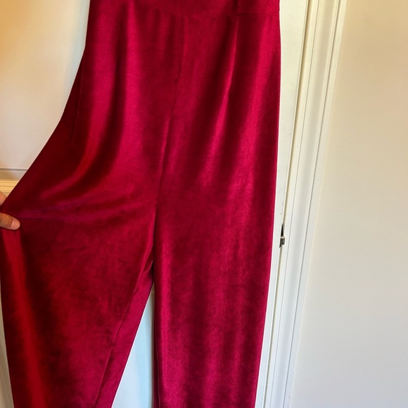 Red velvet tank top romper/jumpsuit - Picture 2 of 4